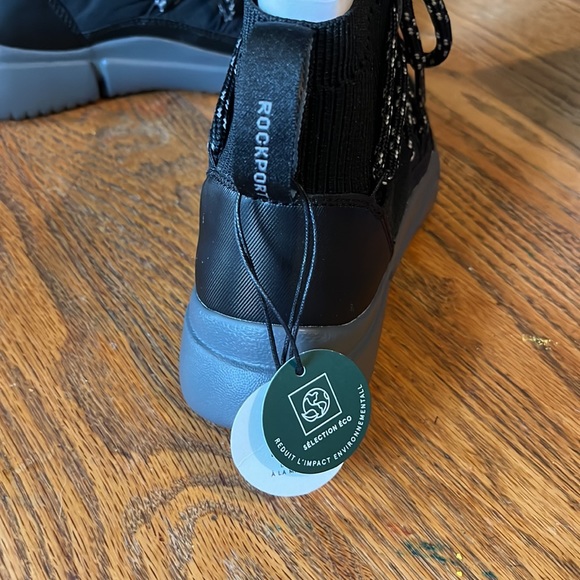 Women’s or girls Sz 5.5 ROCKPORT  BOOTS. NWT AND BOX. - Picture 4 of 6